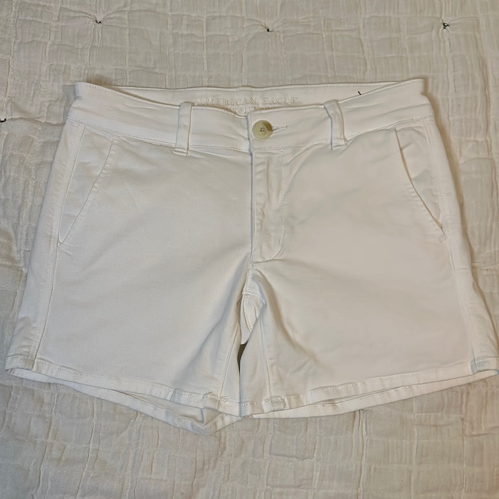 American Eagle White Super Stretch MIDI Shorts Size 6